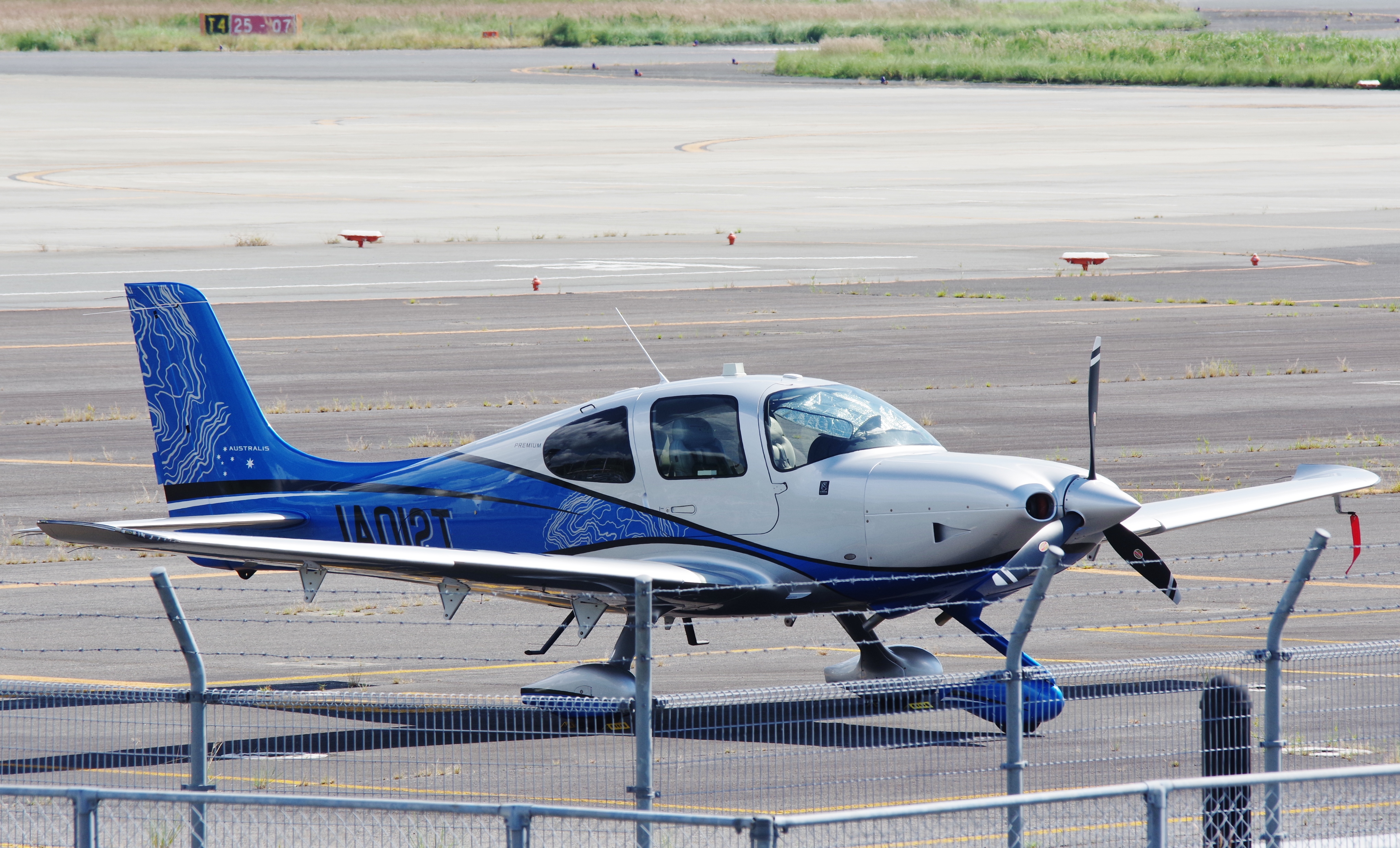 【送料込み！即日発送可◎早い者勝ち】日本未入荷 sol janeiro 画像 No.1/32] スズキが4輪の特定原付「スズライド