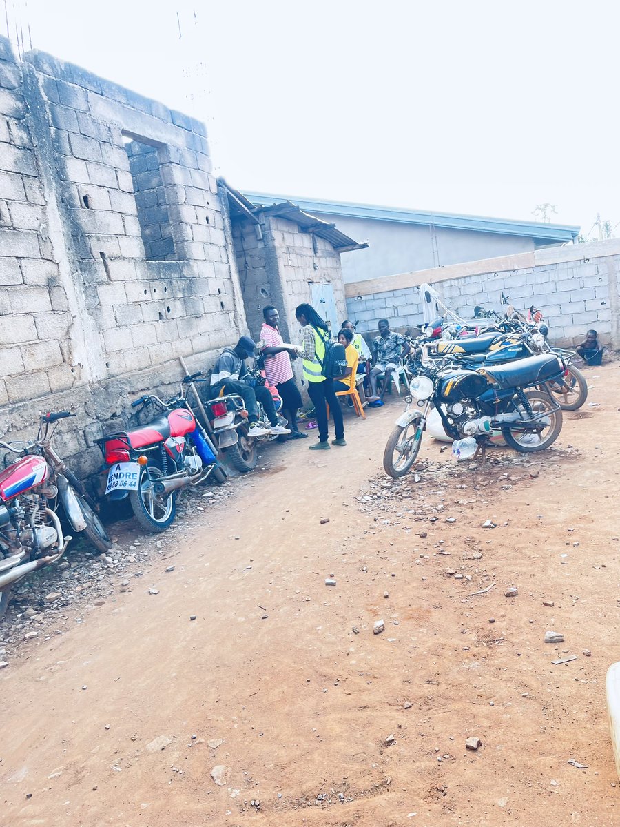 Dans le cadre du programme 𝐅𝐮𝐫𝐢𝐨𝐮𝐬 𝐍𝐚𝐭𝐮𝐫𝐞 𝐖𝐚𝐫𝐫𝐢𝐨𝐫𝐬 𝟐,
Les #furiousnaturewarriors de #Yaoundé ont initié une rencontre physique le Samedi 27 Septembre 2025 à la Foundation OSU sis à Fougerolle

#furiousnaturewarriors 
#climateaction 
#naturegivesback