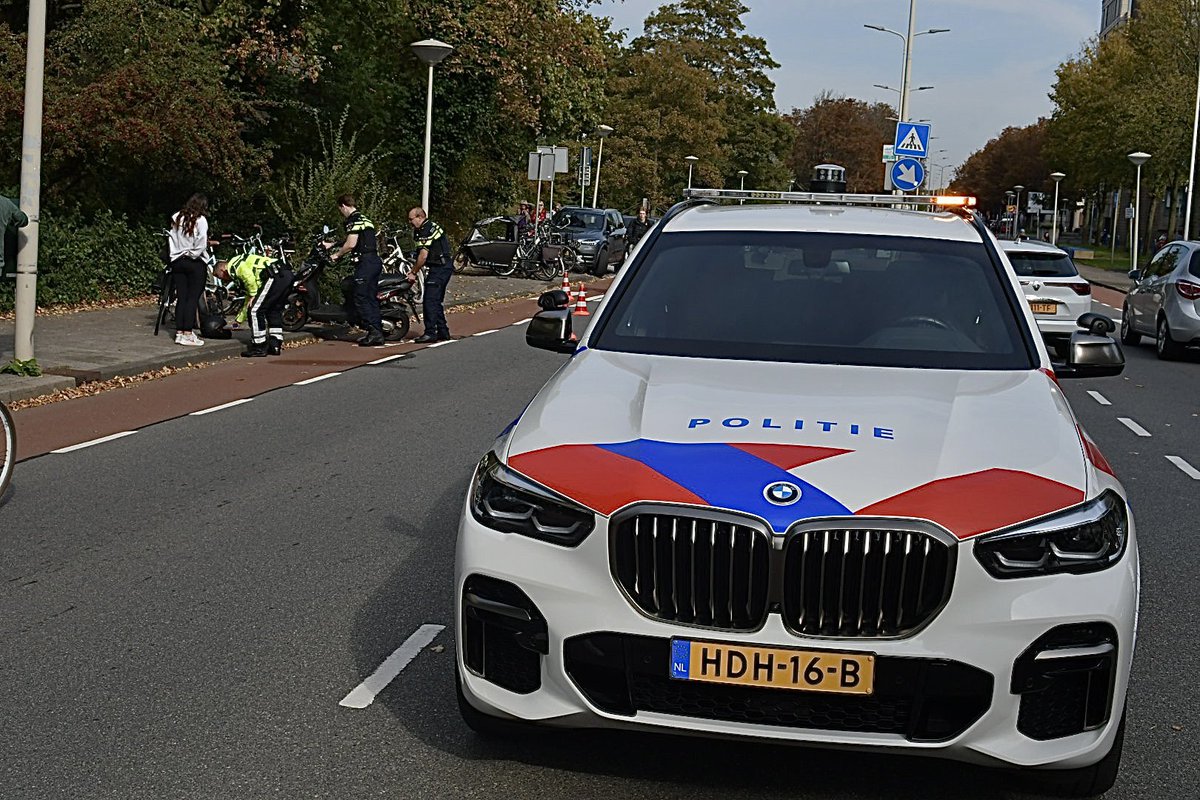 Aanrijding scooter met auto in Den Haag