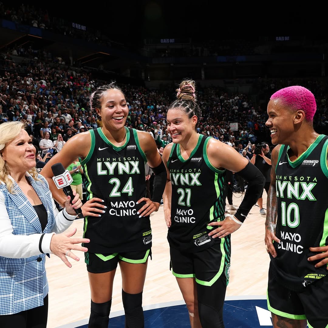 Kayla McBride via IG: 👀

"hella grateful. hella thankful. hella motivated. see yall soon."