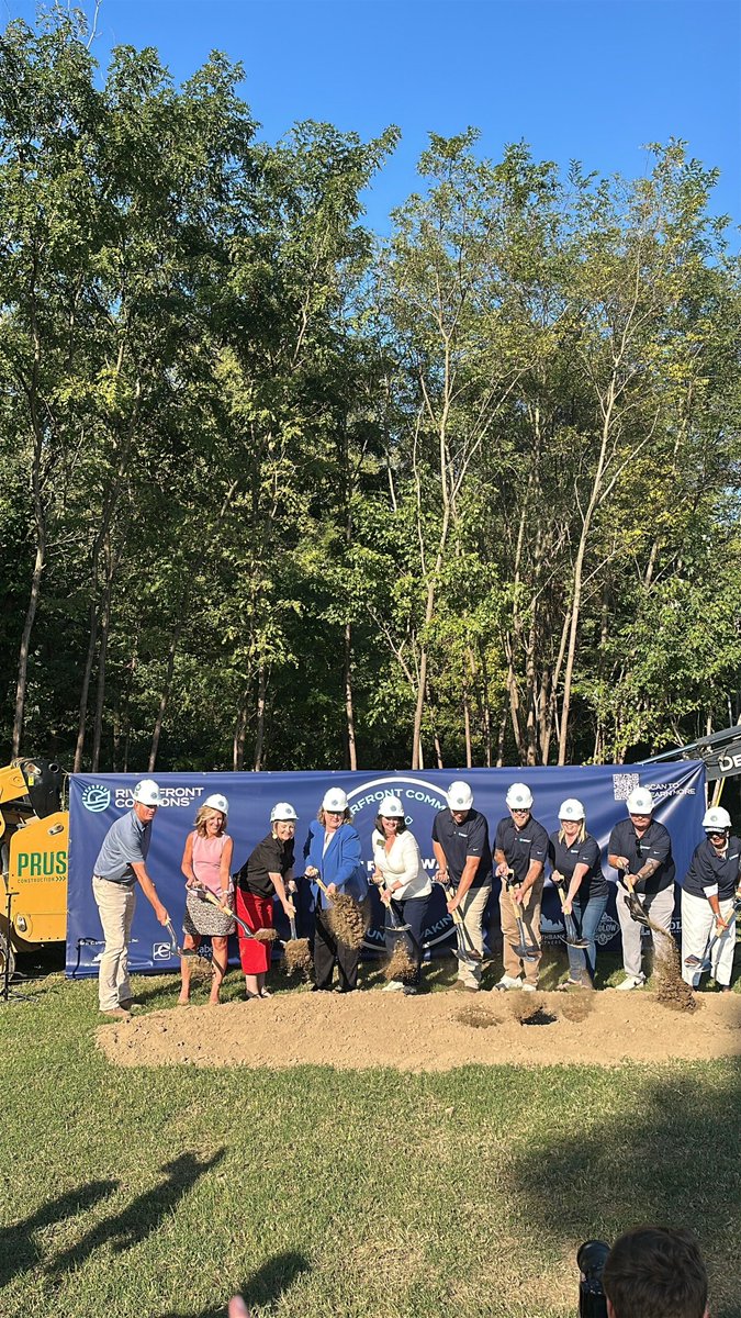 prusconstruct's tweet image. Breaking ground on the Ludlow Riverwalk! We’re proud to help bring this riverfront development to life and create space for connection and community. #LudlowRiverwalk #Groundbreaking #PrusConstruction #CincinnatiConstruction #BuildingLocal