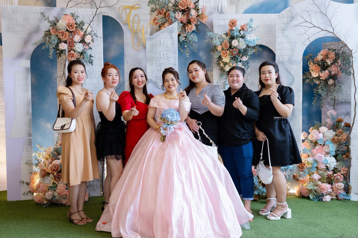 huu_them's tweet photo. 𝑄𝑢𝑦𝑒̂́𝑡 𝑇ℎ𝑎̆́𝑛𝑔 ♥️ 𝑌́ 𝑁ℎ𝑖
Chúng mình tin rằng, một đám cưới lộng lẫy không chỉ ở tiệc sang, mà còn ở những khoảnh khắc chân thật, tinh tế và đầy xúc cảm. https://t.co/H2h9RZlDwI