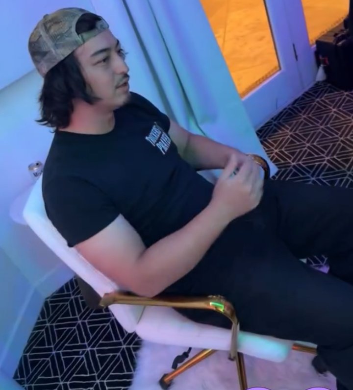 Nao acredite nos boatos, tem um abismo entre o Joji de 2020-2021 e o Joji de 2023-2025.
O SavageRealm também aparece no vídeo, absolutamente faz todo sentido pra isso ser recente.