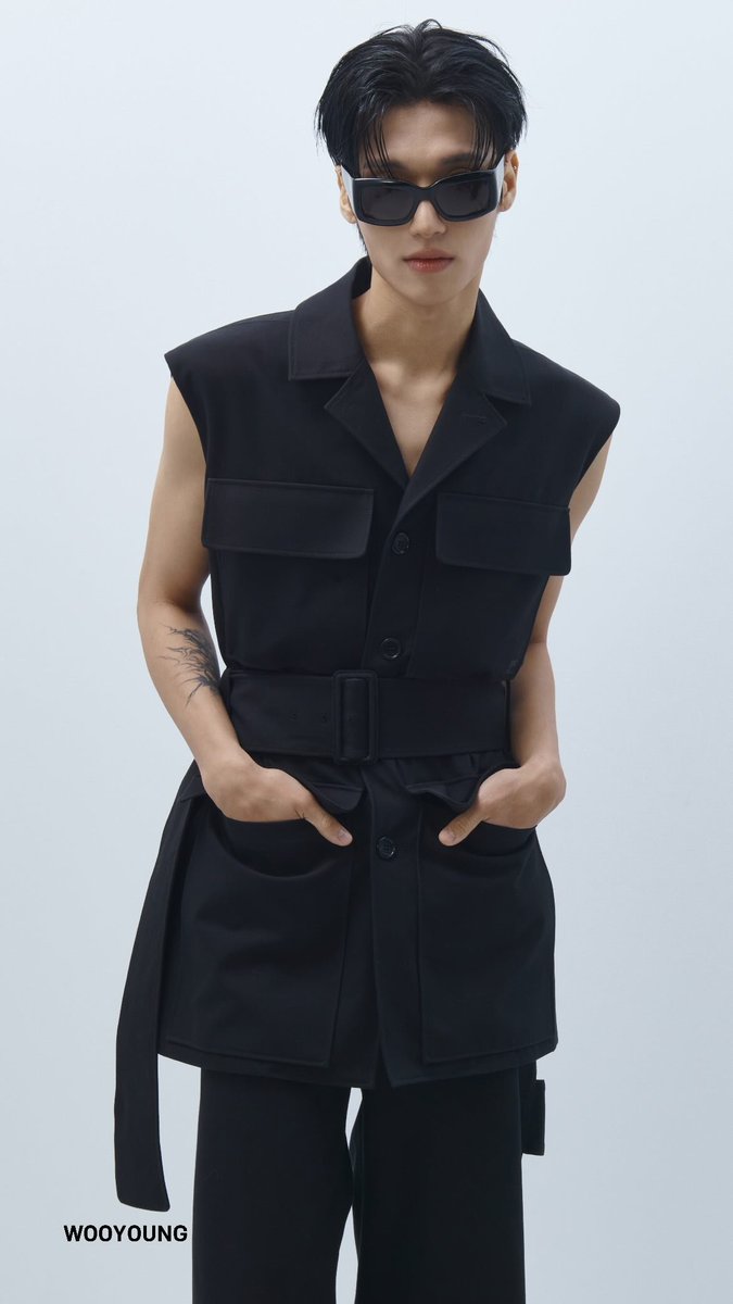 DK16637020's tweet image. Part time model 🐈‍⬛🩷😚😂🖤
#ATEEZ #wooyoung #KPOP #Courreges