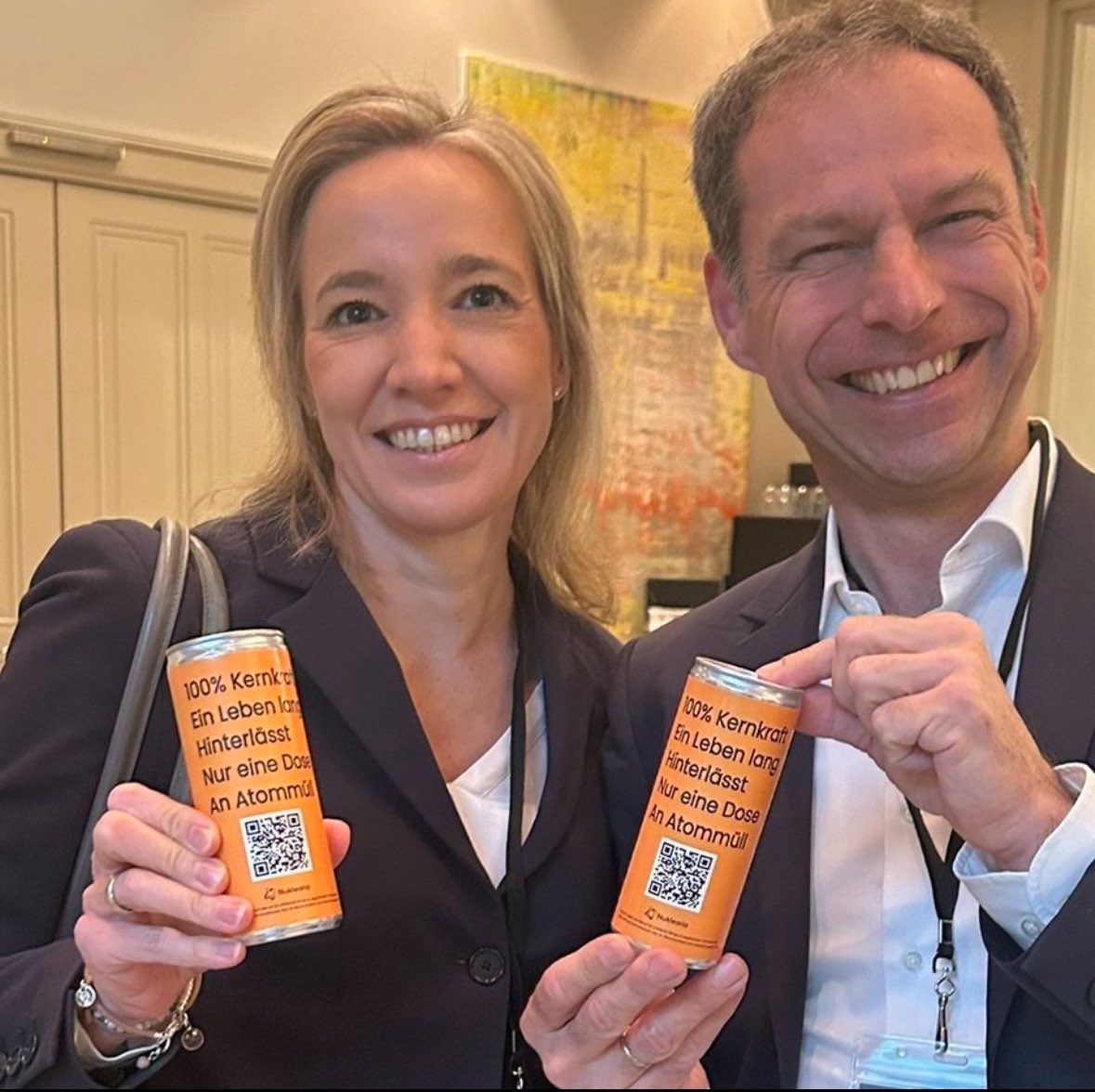 Ruprecht Polenz 95%Reichweitenreduziert wg ElMu (@polenz_r) on Twitter photo Und damit jeder sieht, wie ungefährlich radioaktiver Atommüll ist, packen wir ihn symbolisch in eine Limo-Dose. Wohl bekomm‘s, wünschen Thorsten Alsleben <a href="/BerlinReporter/">Thorsten Alsleben 🇩🇪🇮🇱🇺🇦</a> von der Initialive Soziale Marktwirtschaft (INSM) und Kristina Schröder <a href="/schroeder_k/">Kristina Schröder</a> von der „Denkfabrik“ R21 Und damit jeder sieht, wie ungefährlich radioaktiver Atommüll ist, packen wir ihn symbolisch in eine Limo-Dose. Wohl bekomm‘s, wünschen Thorsten Alsleben <a href="/BerlinReporter/">Thorsten Alsleben 🇩🇪🇮🇱🇺🇦</a> von der Initialive Soziale Marktwirtschaft (INSM) und Kristina Schröder <a href="/schroeder_k/">Kristina Schröder</a> von der „Denkfabrik“ R21