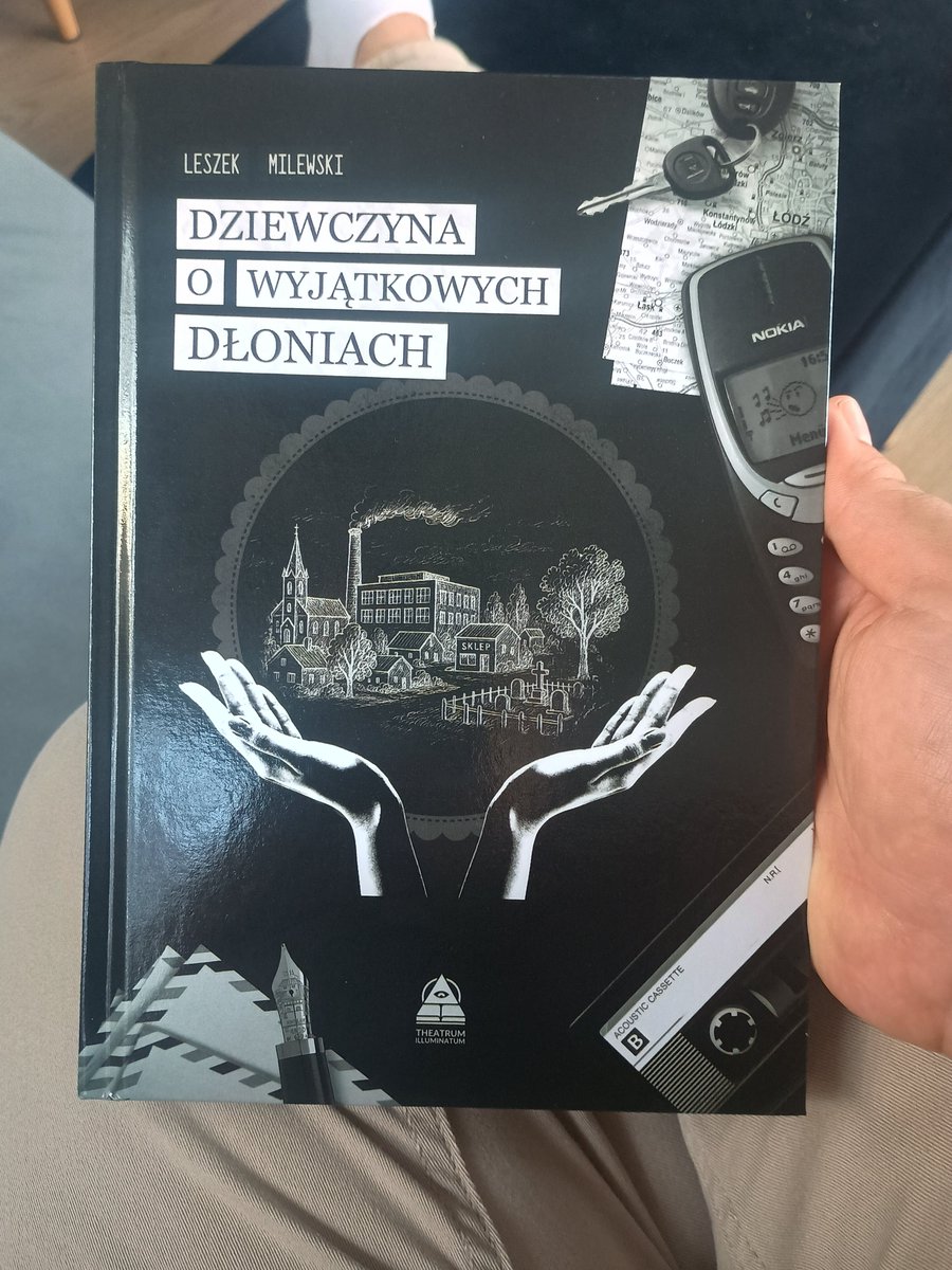 AndrasiakM's tweet photo. Dobrze, że przyszedł pierwszy w tym roku listopad. Książki czyta się lepiej jak jest zimno. Dzięki @leszekmilewski https://t.co/xXAdKkULuW