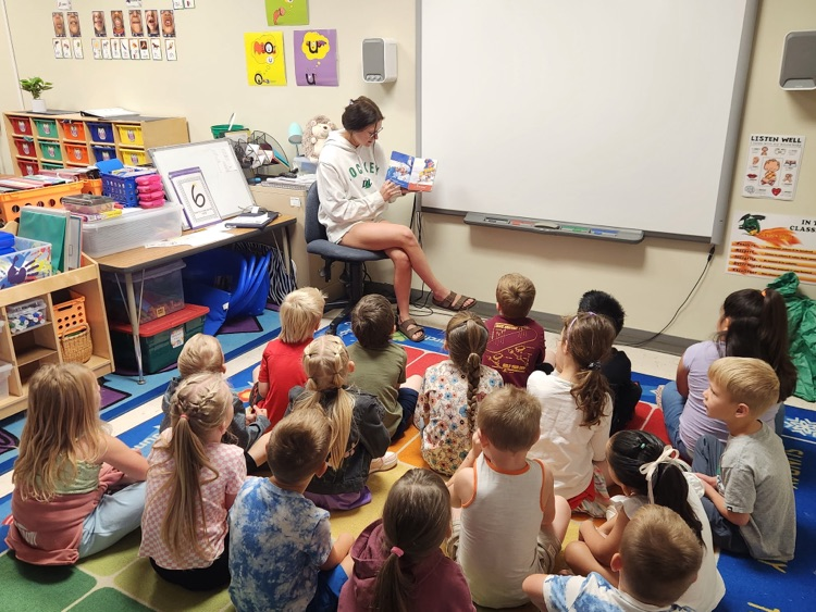 LDC boys and girls varsity hockey players stopped by Ripley to read to our kindergarten students!