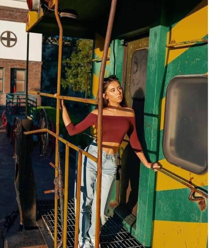 Violet_Brandani tweet media