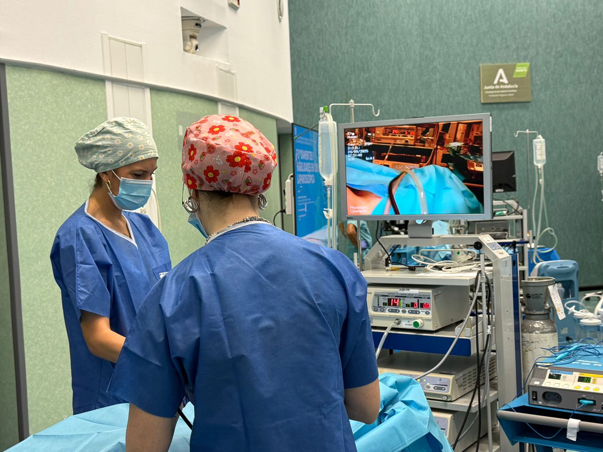 IAVANTE_FPS's tweet photo. Recientemente hemos impartido en los quirófanos de  nuestro Centro #IAVANTEsimulación el curso de fundamentos y habilidades en #CirugíaLaparoscopia para residentes @saludand de obstetricia y #Ginecologia 
👩‍⚕️🧑‍⚕️aprender haciendo 
@ivanherrera0 @pacopepegg https://t.co/ApyJ5Xwd23