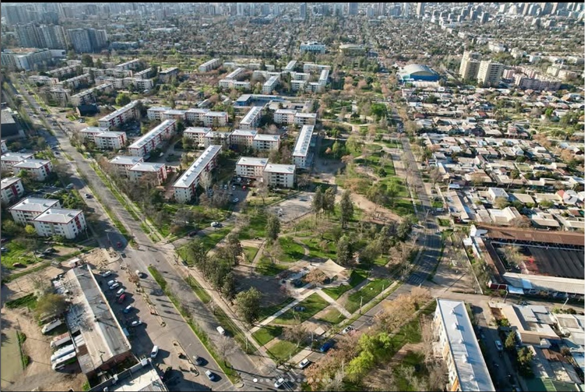 ¿Sabías que el Plan Regulador Metropolitano de Santiago (PRMS) define cómo se organiza, crece la ciudad y que está vigente desde 1994? Por ello se inició su actualización en julio de 2024, con la finalidad de proyectar la ciudad hacia el futuro