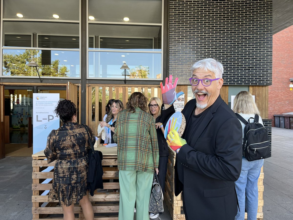 🤗 Comença la 17a Trobada de la Xarxa Estatal de Ciutats Educadores! Entre avui i divendres, com a ciutat coordinadora de <a href="/SomosRece/">RECE</a> a #Viladecans parlarem sobre l'abandonament escolar zero, eix de la nostra Missió Educativa.