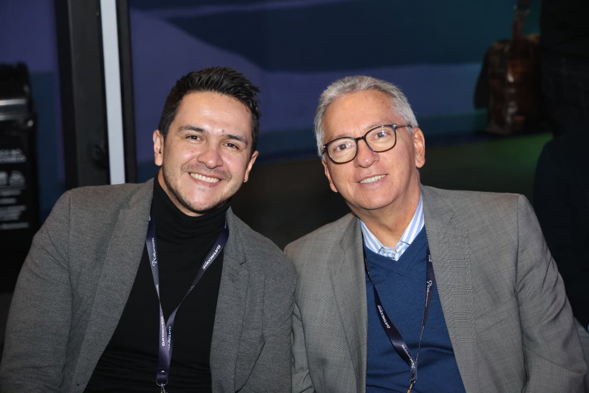 Colpensiones's tweet photo. #AEstaHora estamos “Conectando el corazón de la #tecnología al servicio del futuro”. 💙
Nuestro equipo, en cabeza del presidente, Dr. Jaime Dussán Calderón, participa en el Seminario #ColpensionesDataCore 2025, una jornada que integra innovación y transformación digital.
🧵1/3👇🏼 https://t.co/2KeBOBQwOR