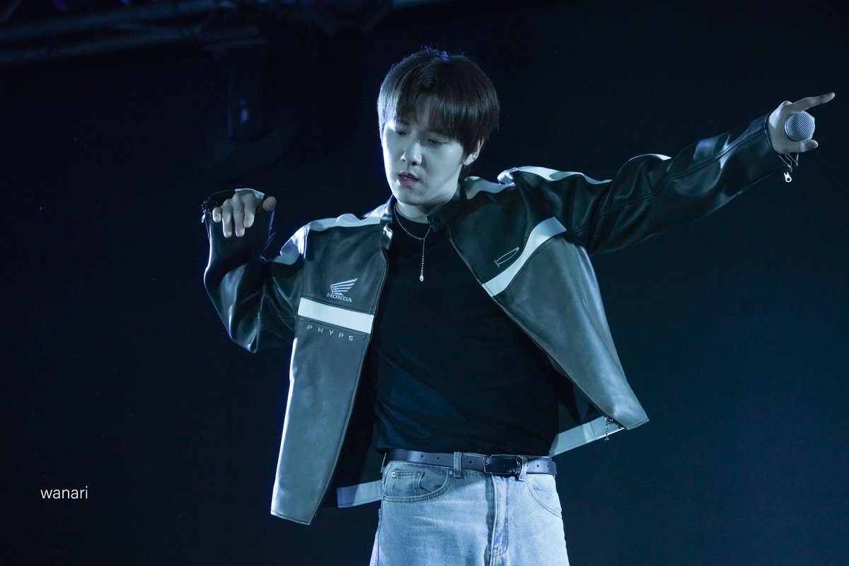 100___wanari's tweet photo. 2025.04.04
오사카
종환
#FAVE1 #페이브원 #종환 #조나리 #조날 #JongHwan  
@100per_jonari @FAVE1_official https://t.co/LMlvcEKsFz