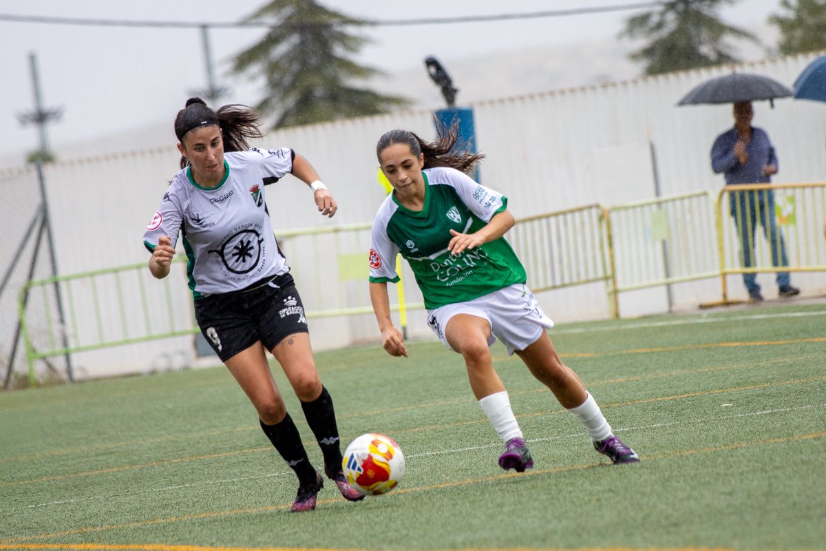 CDvillanovense's tweet photo. 📸 Con las fotos del domingo pasado anunciamos que este fin de semana descansaremos por la ausencia del @CastueraCd en 3RFEF, así que toca cargar pilas para lo que viene.

También estrenamos las equipaciones de la nueva temporada con @DENTALCOLINO como principal protagonista. 😍 https://t.co/1kAtFu3TKZ