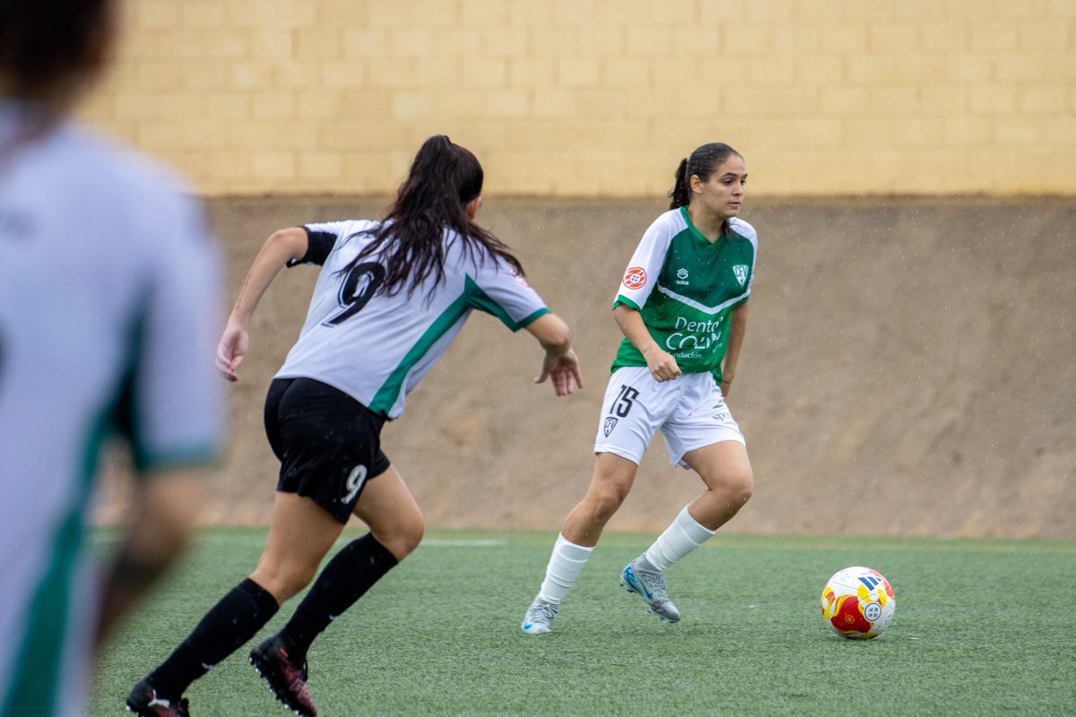 CDvillanovense's tweet photo. 📸 Con las fotos del domingo pasado anunciamos que este fin de semana descansaremos por la ausencia del @CastueraCd en 3RFEF, así que toca cargar pilas para lo que viene.

También estrenamos las equipaciones de la nueva temporada con @DENTALCOLINO como principal protagonista. 😍 https://t.co/1kAtFu3TKZ