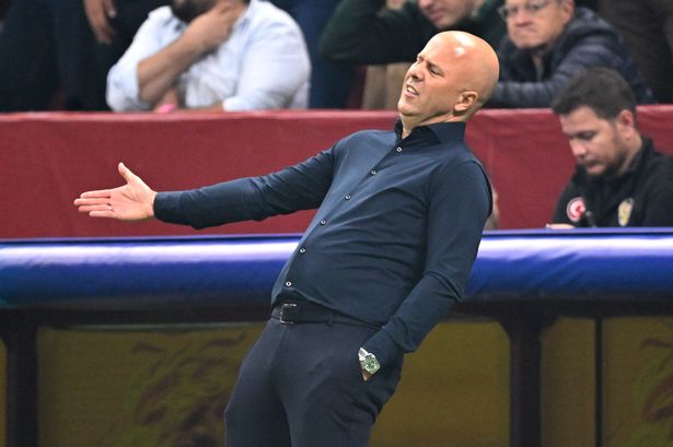 Slot vs Victor Osimhen 😳
Tempers flared as Liverpool fell 1-0 to Galatasaray. Slot accused Osimhen of time-wasting — but is it smart football or dirty tricks? 🤔⚽
Chelsea next on the horizon, we hope Mr Slot don't grandstand again!
#LFC #Osimhen #UCL #EPL