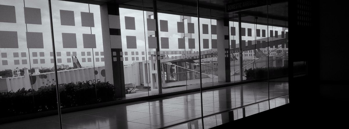 josereyalo's tweet photo. Just me, a whole lot of glass, and the dramatic shadows of the @newnaiaph terminal. ๐คฉ Are we taking off ๐ซor are we starring in a ๐ฝ๏ธ film noir?
#panophotos #travel #airport #xpancrop https://t.co/bJPmaxXHzT