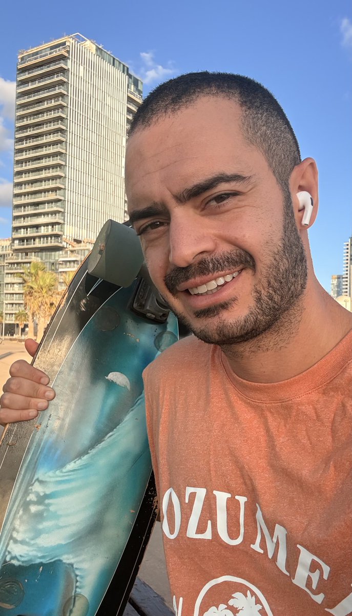 עכשיו כשרק אנחנו פה ואין רעשי רקע, אני יכול לשתף אתכם במה צריך לעשות כדי שהקול החילוני המובהק שלנו, יהיה קול המוביל בממשלה הבאה. 

פוליטיקה היא מערכת כאוטית, ואמנם אי אפשר לחזות אותה, אך בתרחיש שאני רואה - הקול שאני מבטא יכול להיות אחד הדומיננטיים בממשלה הבאה. 

אני מתמודד לכנסת