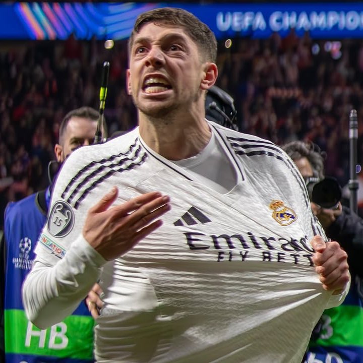 Fede Valverde siempre se ha dejado todos los huevos y el físico por este club. Literalmente ha jugado múltiples partidos LESIONADO con tal de ayudar al equipo, EN CUALQUIER POSICIÓN.

Es increíble lo que uno tiene que leer en su contra.

No se dejen manipular así de fácil.