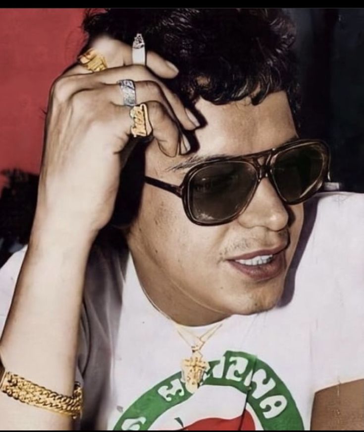 ___NataliaH's tweet photo. ¡Es mentira que hayas muerto! ❤️‍🔥 #HectorLavoe https://t.co/Ml7mSrLE0G