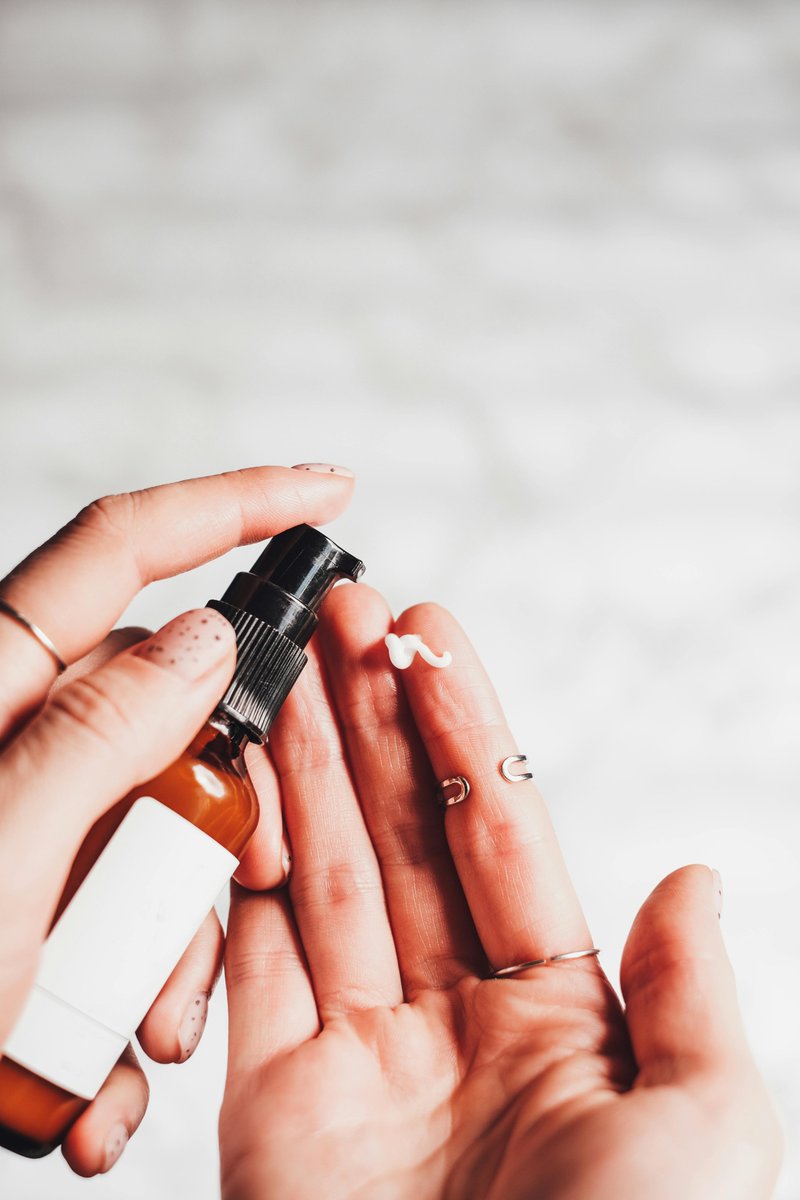Bareskinproco's tweet photo. 💡 Skincare Tip: Always apply toner before your serum! This preps your skin to absorb all the goodness from your next steps.

👉 https://t.co/2vLRgsEiHF

#SkincareTips #BeautyHacks #HealthyGlow #DailySkincare #HydrationBoost #SelfCareBeauty #GlowTips #SkincareSecrets #SkinFirst https://t.co/pDT8jult4F