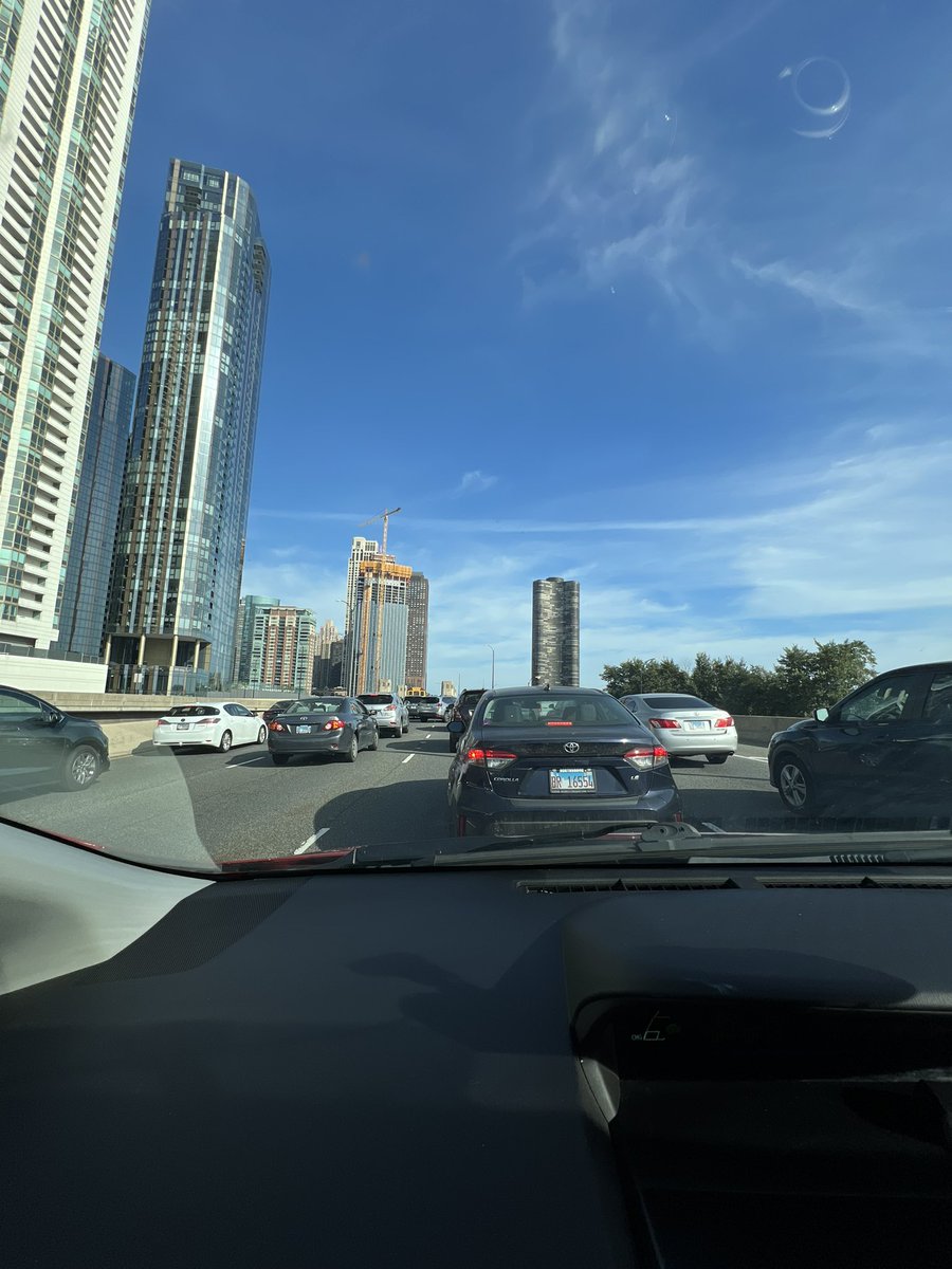 FR_Films's tweet image. Hey @ChicagoPolice3 - what's the deal with Lake Shore this morning? Things are literally at a standstill and have been for at least 10 min