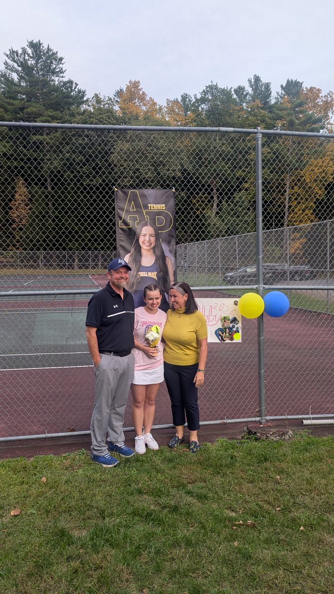 AP_Athletics's tweet image. Congratulations and good luck to our girls tennis seniors.
#WinnersInThe3Cs
#AP_EveryStudentEveryDay