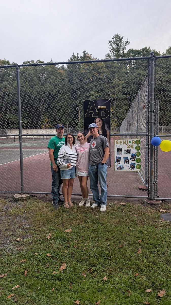 AP_Athletics's tweet image. Congratulations and good luck to our girls tennis seniors.
#WinnersInThe3Cs
#AP_EveryStudentEveryDay