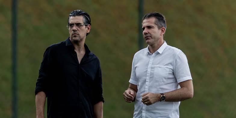 Quem defende a demissão do Victor e do Bracks, dá um RT e deixe um comentário nesse post...

Vamos começar a puxar essa campanha de forma pesada

Já deu... é campanha forte até esses dois sumirem do clube

#ForaVictor #ForaBracks