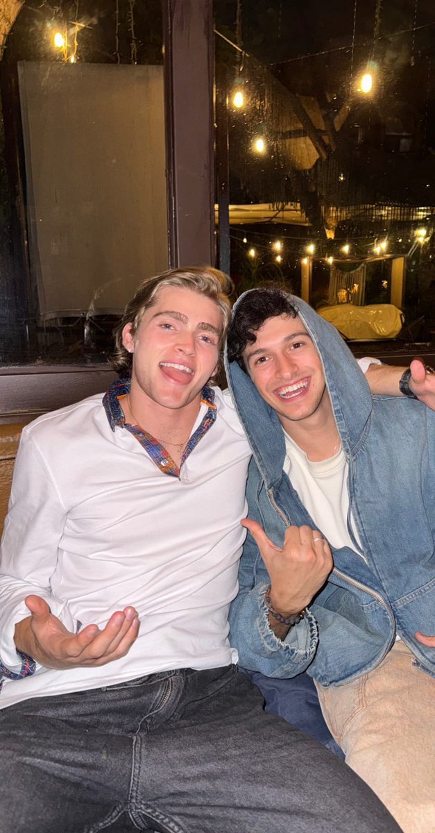iannisbiblosfb's tweet photo. ✨️ACTUALIZACIÓN DE IANNIS EN WEVERSE JUNTO A GABI 011025✨️

🇵🇷: Ya vieron nuestra entrevista???? #fuelte https://t.co/deeaJ1ySB4