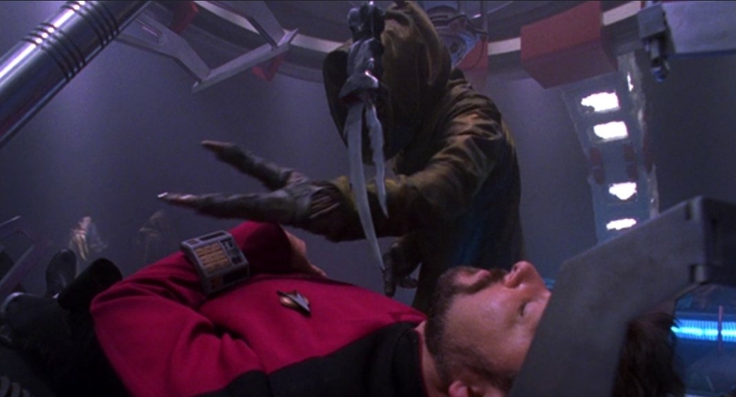 dude_trek's tweet image. #InterspeciesTrek Speaking 
Being October I&apos;ll be putting a Halloween twist on entries i do!
The clicking sounds the aliens in &quot;Schisms&quot; make are eerie and help make the episode a memorable horrific classic. I believe it&apos;s their form of speaking. Can you hear it now?