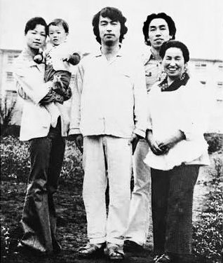 懐か昭和平成レジェンド
お笑いの神も
月1度は生家に帰った
帰れば
母と兄家族の温もりが
いつも待っていてくれた