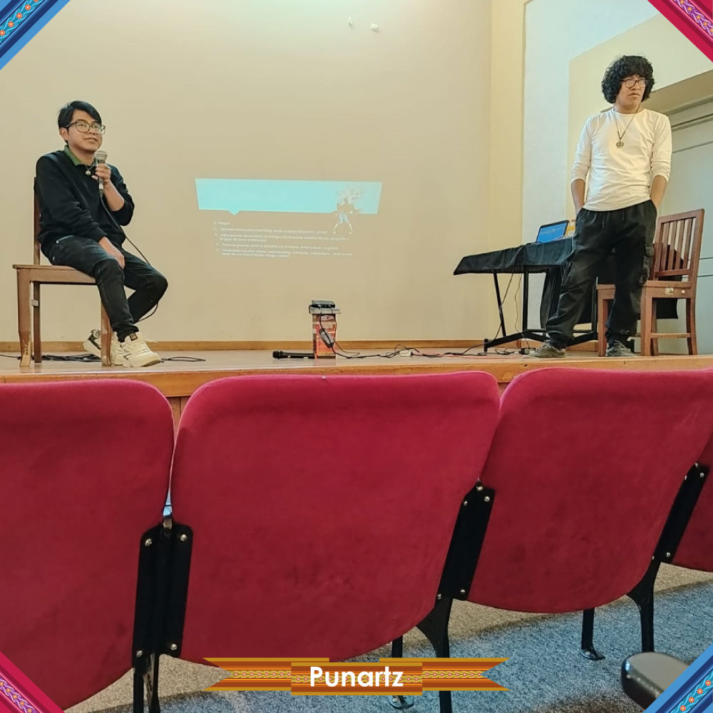 PUNartz's tweet photo. 📷📷 Recuerdo de nuestro conversatorio sobre la creación del manga empleando temas culturales peruanos.
Con el apoyo de la Municipalidad de Arequipa y la Subgerencia de Educación y Cultura
En la foto Ronald Mito junto al gran artista ilustrador Edward Covas
#Conversatorio #manga https://t.co/Vj6OvN2lXk