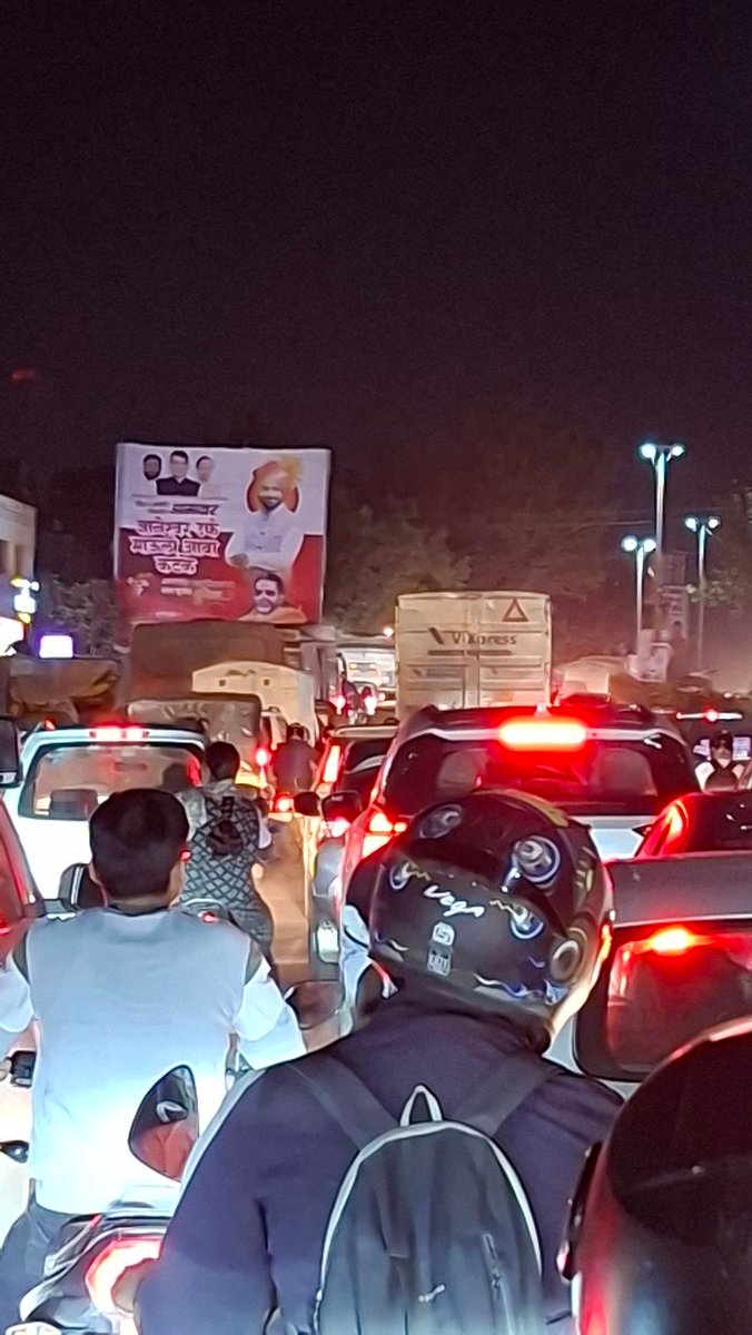 deepakjagtap47's tweet photo. @mauliabakatke @WagholiHSA @PuneCityTraffic @PMCPune @WagholiTimes 
Thanks for 4KM traffic jam on 1st oct 2025
आमदार खासदार पुणे महानगरपालिका यांचे आभार https://t.co/OzQs7YSmce