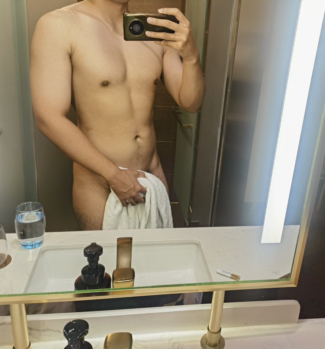 横扫加星落 tweet media