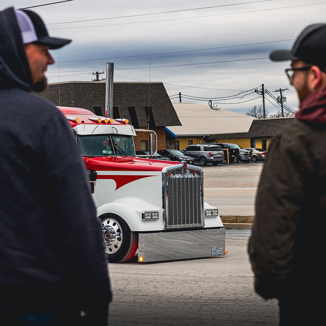 Not much brings folks together like trucks. 

What's your favorite trucker story to tell? 🚚

#4StateTrucks #ChromeShopMafia #semitrucks #trucking #bigrig #18wheeler #tractortrailer #cdldriver #trucker #longhaul #truckerslife #diesel