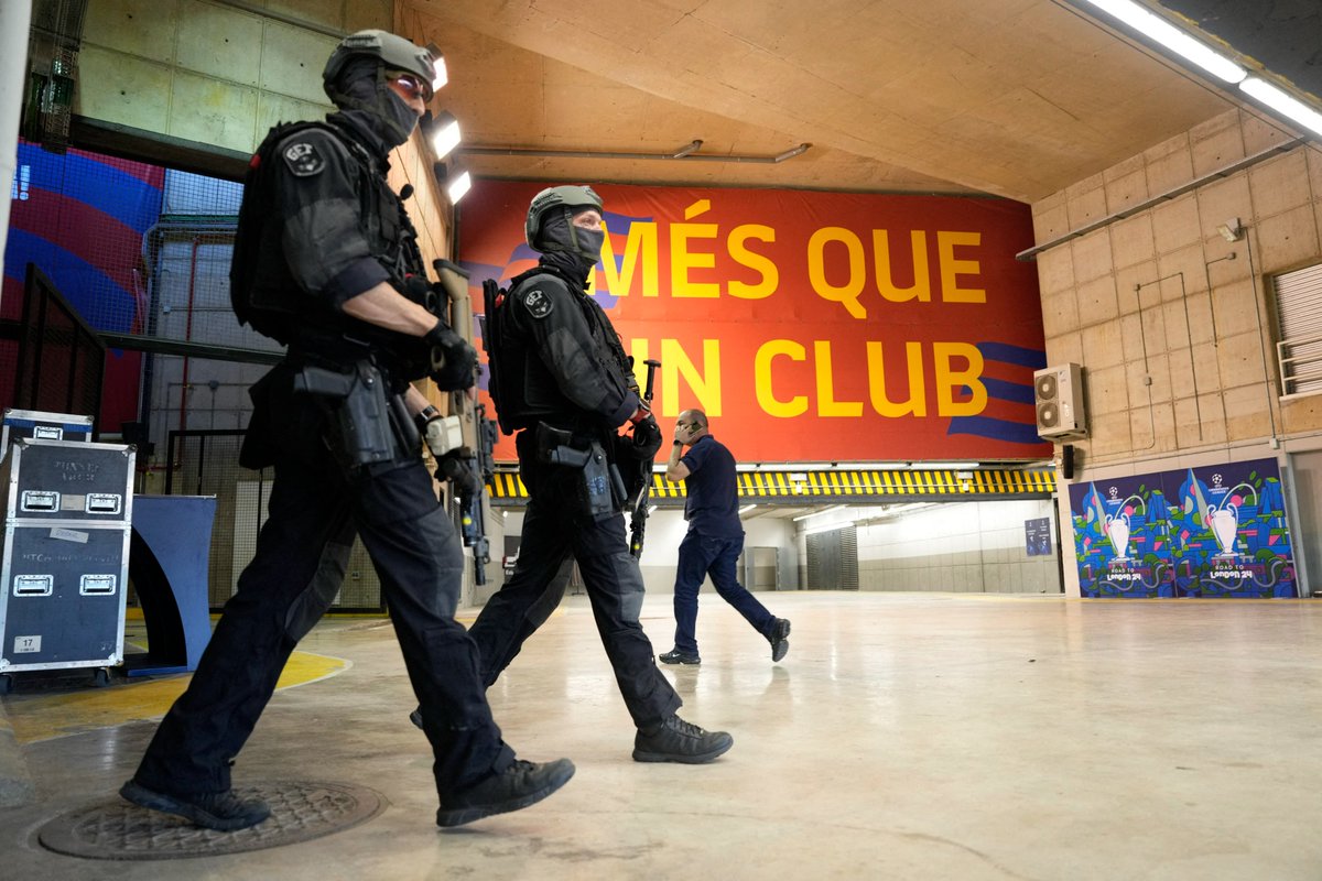 Valentin Feuillette (@vfeuillette75) on Twitter photo Le FC Barcelone a indiqué que la rencontre avait été placée à « haut risque ». Des mesures de sécurité ont été mises en place, dont un contrôle de la vente des billets et un dispositif spécial dans la zone côtière, Las Ramblas, Plaça Reial et Plaça Catalunya.
- <a href="/footmercato/">Foot Mercato</a> Le FC Barcelone a indiqué que la rencontre avait été placée à « haut risque ». Des mesures de sécurité ont été mises en place, dont un contrôle de la vente des billets et un dispositif spécial dans la zone côtière, Las Ramblas, Plaça Reial et Plaça Catalunya.
- <a href="/footmercato/">Foot Mercato</a>