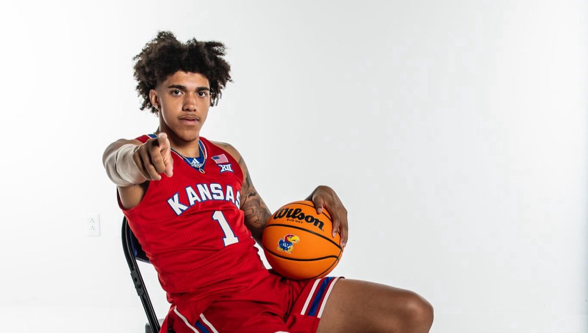 DSTRKT Digital (@dstrktdigital) on Twitter photo 5-Star Tay Kinney has officially committed to Kansas. The highly touted guard adds depth and versatility to Bill Self’s backcourt. 
In our latest breakdown, we analyze his skill set, strengths, and how he fits into the Jayhawks’ system
Full article 👇
dstrktdigital.com/varsity-vault/… 5-Star Tay Kinney has officially committed to Kansas. The highly touted guard adds depth and versatility to Bill Self’s backcourt. 
In our latest breakdown, we analyze his skill set, strengths, and how he fits into the Jayhawks’ system
Full article 👇
dstrktdigital.com/varsity-vault/…