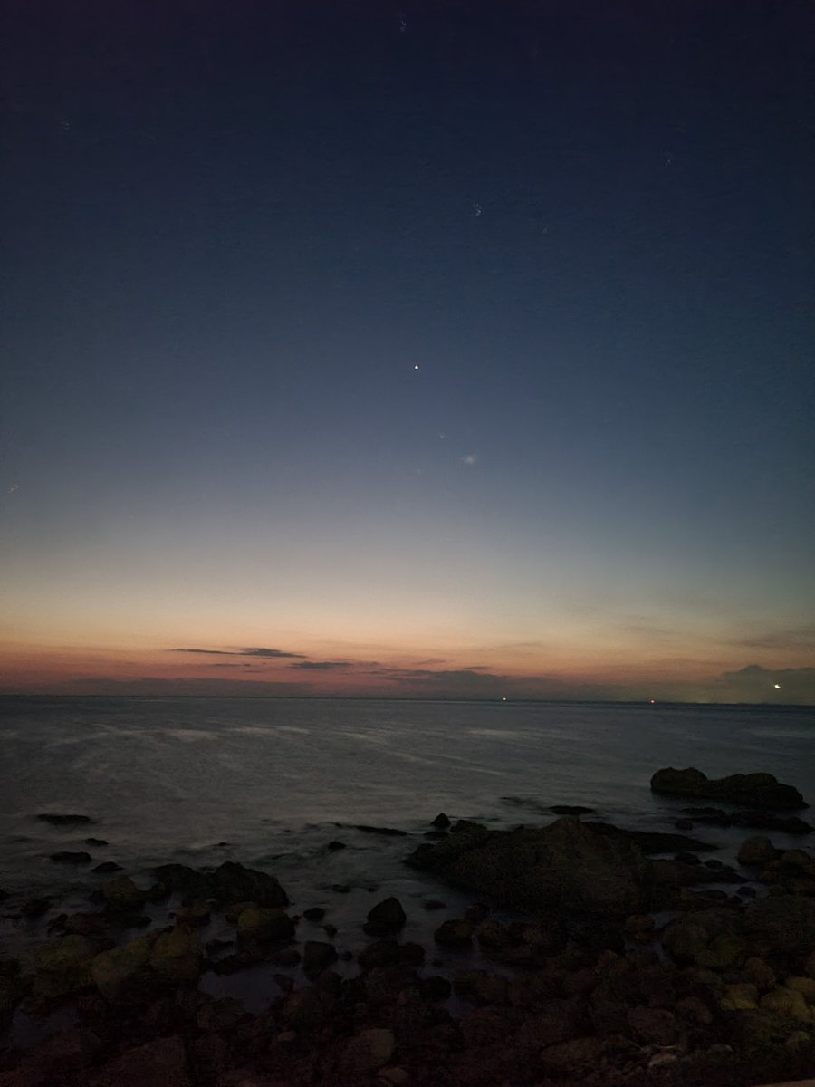 NoiseSpeed's tweet photo. The sea at Muroto is beautiful even at night...

Hideki's mother also had a beautiful face when she was sleeping...

Rest in peace... https://t.co/KBCg0AOwMq