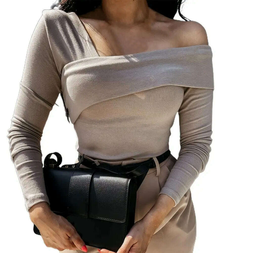 kimludcom's tweet image. Elevate your autumn style with our gorgeous Off Shoulder Backless T-shirt. Comfy, chic, and perfect for any occasion. Get yours today! #AutumnFashion #ComfyStyle

Shop Now kimlud.com/products/styli…