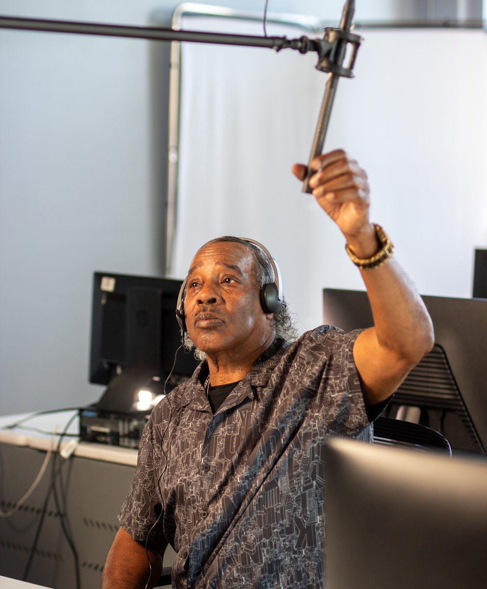 🎬 Behind the scenes at DSDT College!
Our Digital Marketing students are hard at work creating a short film stay tuned for the final cut soon.

👉 Ready to start your journey? Enroll now: link.elite360.io/widget/form/NB…

#DSDTCollege #DigitalMarketing #StudentLife #BehindTheScenes #Film