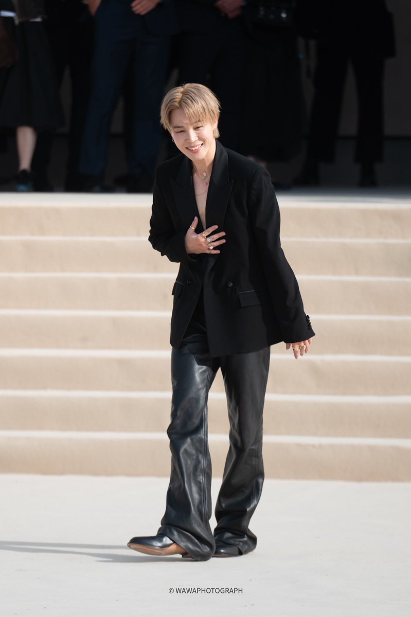 JIMIN 🇫🇷 | 🫶🏻

FACE OF DIOR JIMIN  
DIOR GLOBAL AMBASSADOR JIMIN 
#JiminAtDiorFashionShow
#JiminxDior #DiorSS26 <a href="/Dior/">Dior</a>