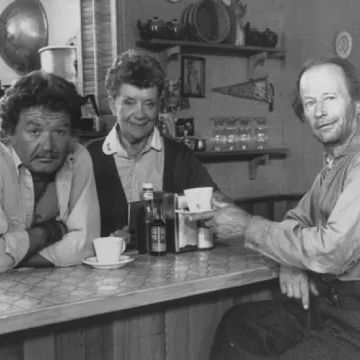 CraigBaird's tweet photo. On Oct. 1, 1972, The Beachcombers debuted on CBC.
For the next 18 years, it aired over 350 episodes and become one of the most famous and successful dramatic series ever made for Canadian television.
To this day, it remains a loved piece of our culture.

🧵 1/12 https://t.co/J4YSIKjsgR