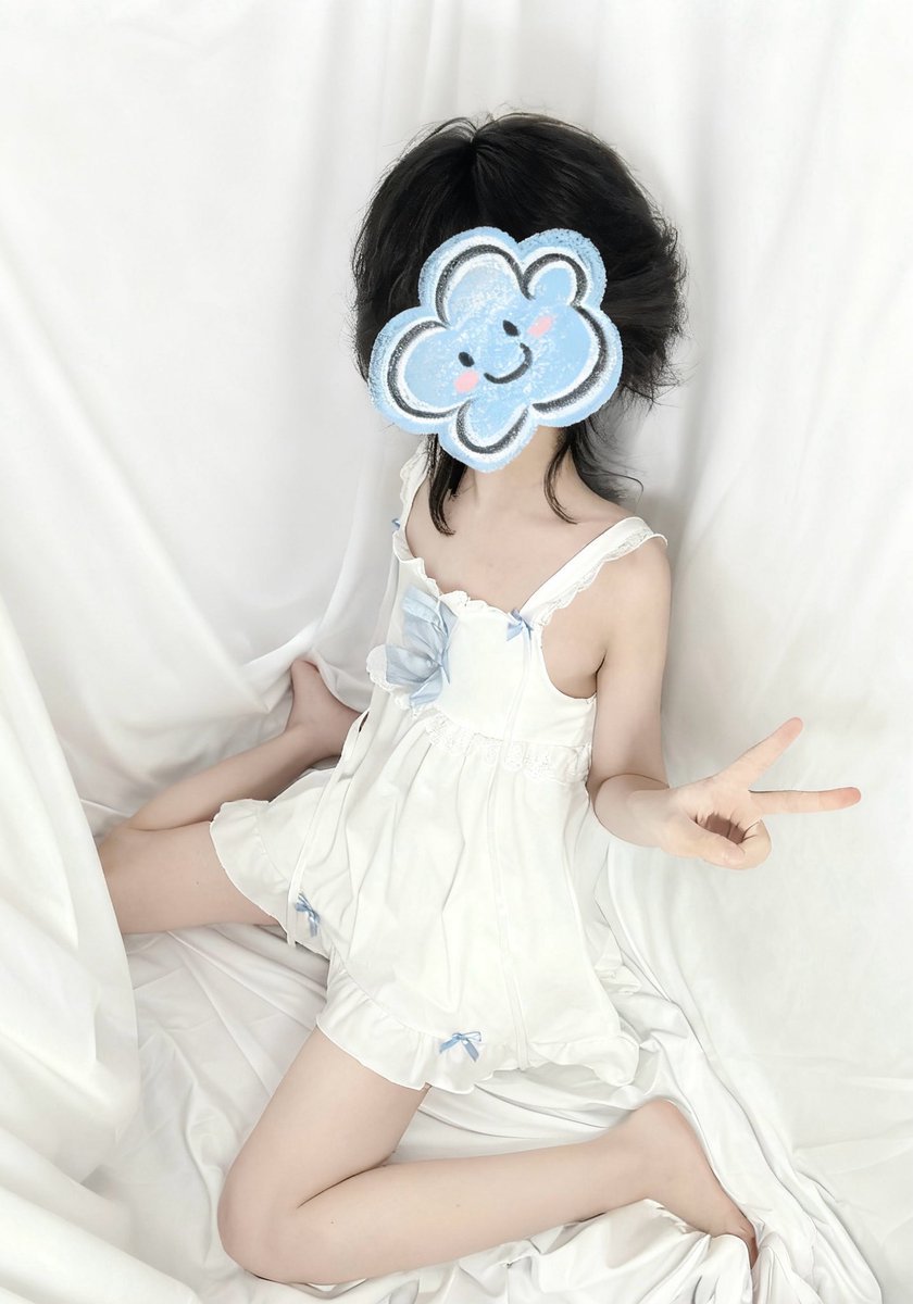 KaEnt2333's tweet photo. 今天拍睡衣 https://t.co/AFYic9bAEM