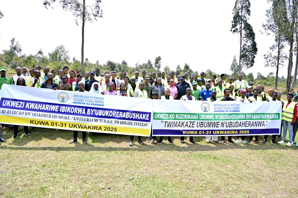 Mu Karere hatangijwe ukwezi kwahariwe Ubumwe n'Ubudaheranwa aho byahujwe n'ukwezi k'Ubukorerabushake. Ku rwego rw'Akarere byabereye mu Murenge wa Byimana. Ni igikorwa cyitabiriwe n'Umuyobozi Ushinzwe Imirimo Rusange mu Karere M. Chantal ari kumwe n'izindi nzego.