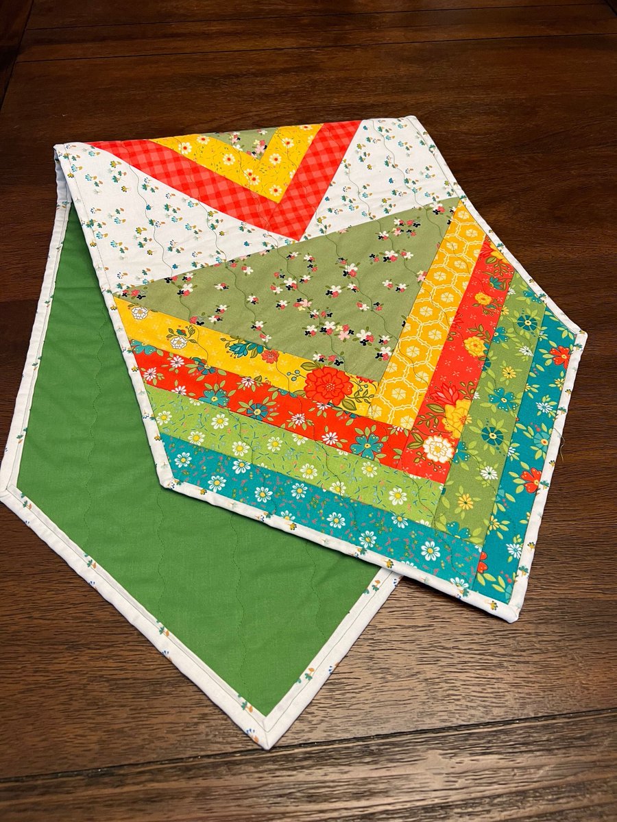angelhw1956's tweet image. Quilted Table Runner tuppu.net/fd34449a #Etsy #TeaTimeQuiltsnMore #Linens