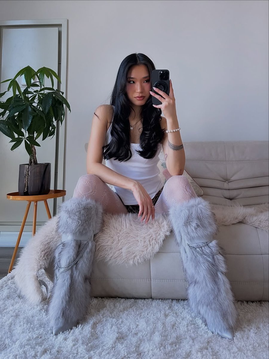 I feel like every man secretly wants to be weak for an asian girl… yes or yes? 💕