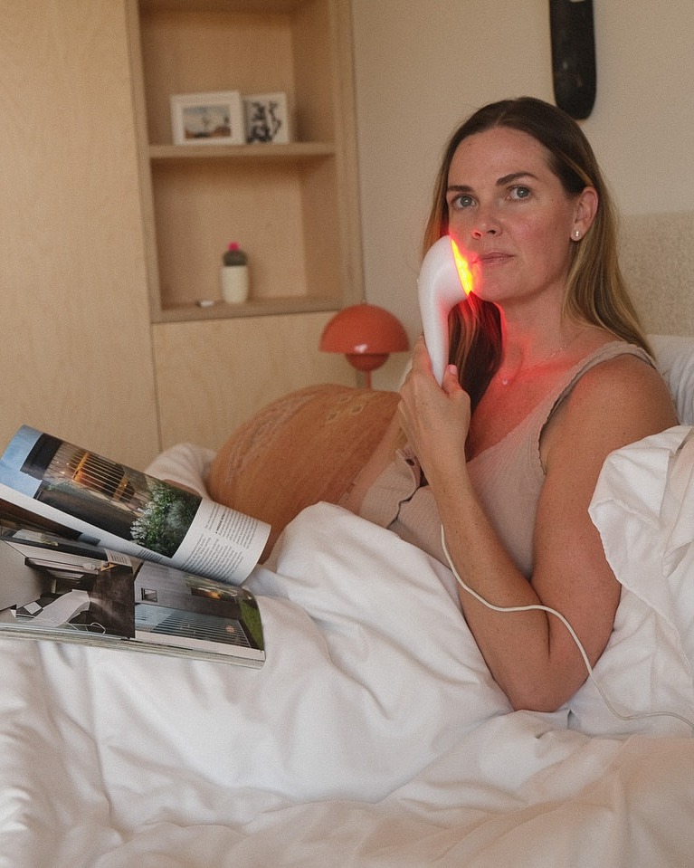 Wrinkle care made easy. 🙌 Whether it’s part of your morning reset or your evening wind-down, LightStim for Wrinkles fits seamlessly into your daily routine. Just a few minutes a day helps support smoother, radiant skin over time.

📸 @methodsandrituals_spa