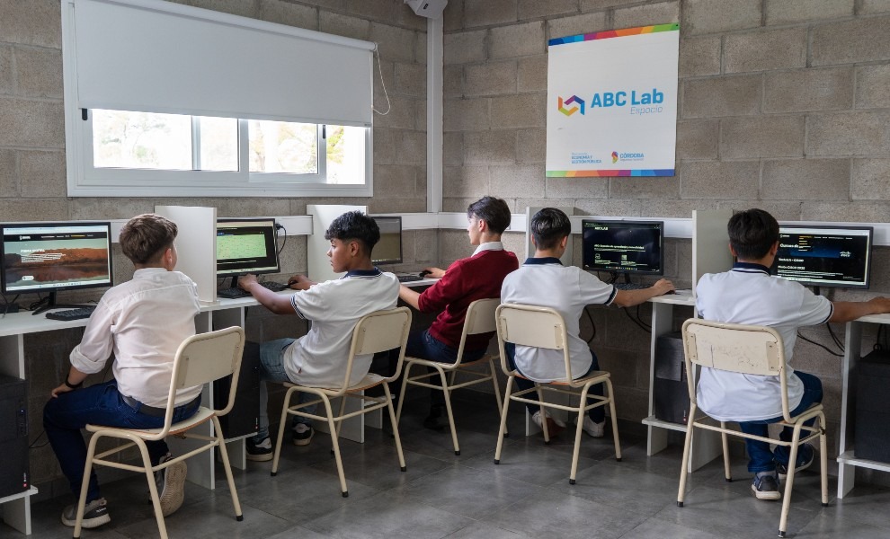 💻📡 Más inclusión digital en el interior: habilitamos 50 Espacios ABC Lab. 

En Pampayasta Norte se inauguró un nuevo punto para el acceso a #Tecnología, #Conectividad y formación digital. 

Durante el evento de apertura, se presentó la Misión Cisco 2025, para formar a