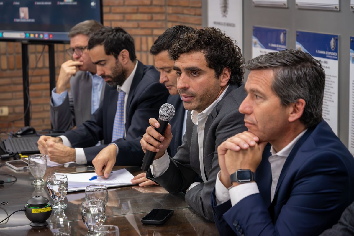 NatalioMema's tweet image. Mendoza: equilibrio fiscal, menor presión tributaria y obras para impulsar la producción.
En un contexto de dificultades económicas, la Provincia reafirma su compromiso con la responsabilidad fiscal: no gastar más de lo que ingresa y avanzar en la reducción de impuestos. Si bien…